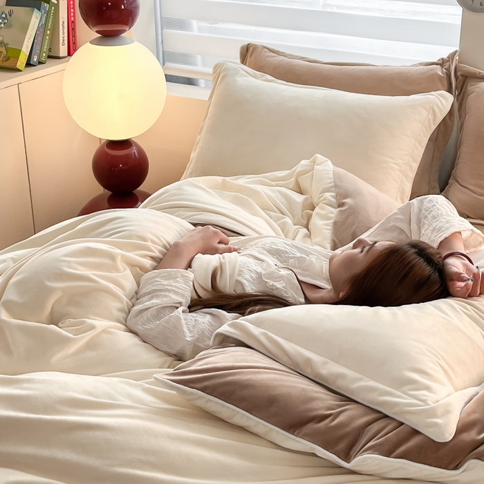 91家纺网 家纺一手货源 找家纺 润肤居 2025新款加厚婴儿绒牛奶绒四件套9斤工艺款宝宝绒 米白+浅驼