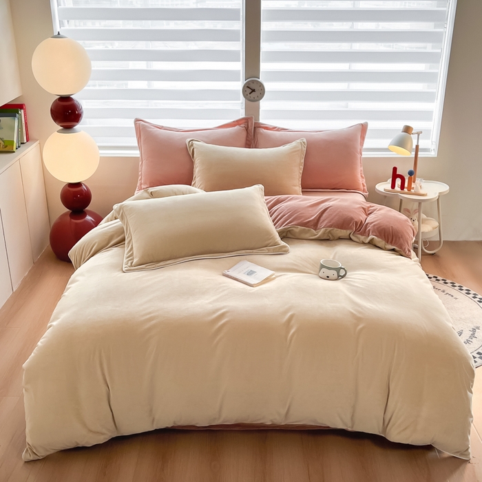 91家纺网 家纺一手货源 找家纺 润肤居 2025新款加厚婴儿绒牛奶绒四件套9斤工艺款宝宝绒 米驼+奶油橘