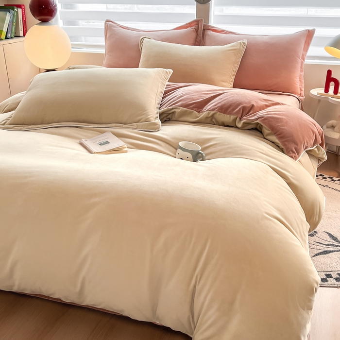 91家纺网 家纺一手货源 找家纺 润肤居 2025新款加厚婴儿绒牛奶绒四件套9斤工艺款宝宝绒 米驼+奶油橘