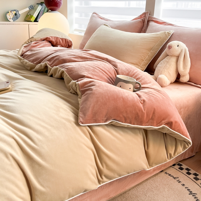 91家纺网 家纺一手货源 找家纺 润肤居 2025新款加厚婴儿绒牛奶绒四件套9斤工艺款宝宝绒 米驼+奶油橘