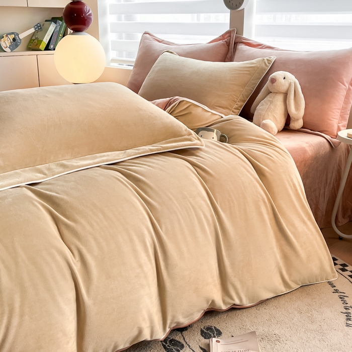 91家纺网 家纺一手货源 找家纺 润肤居 2025新款加厚婴儿绒牛奶绒四件套9斤工艺款宝宝绒 米驼+奶油橘