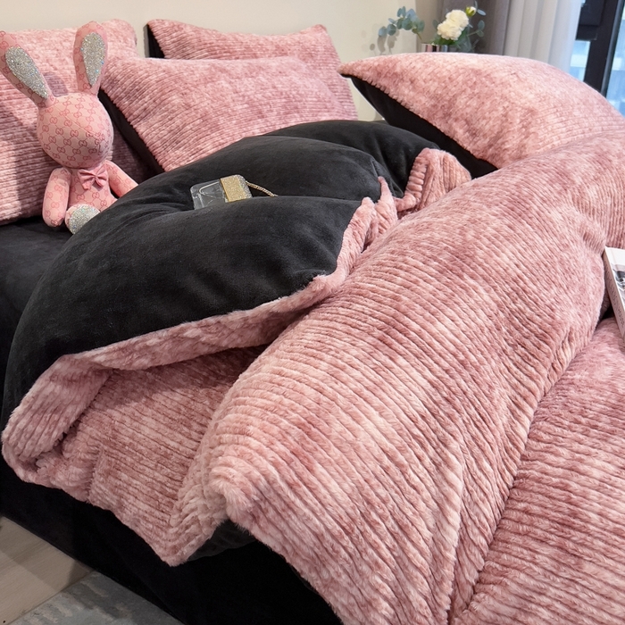 91家纺网 家纺一手货源 找家纺 印季家纺 2025新款针织兔毛条纹四件套 酒红-深灰