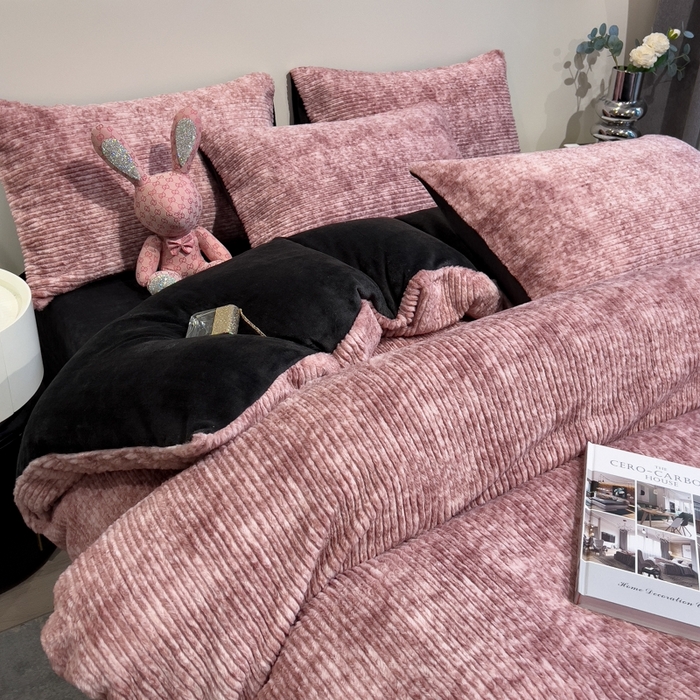 91家纺网 家纺一手货源 找家纺 印季家纺 2025新款针织兔毛条纹四件套 酒红-深灰