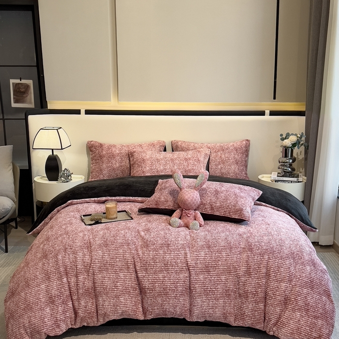 91家纺网 家纺一手货源 找家纺 印季家纺 2025新款针织兔毛条纹四件套 酒红-深灰