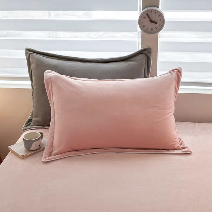 91家纺网 家纺一手货源 找家纺 润肤居 2025新款加厚婴儿绒牛奶绒四件套9斤工艺款宝宝绒 皮粉+灰色