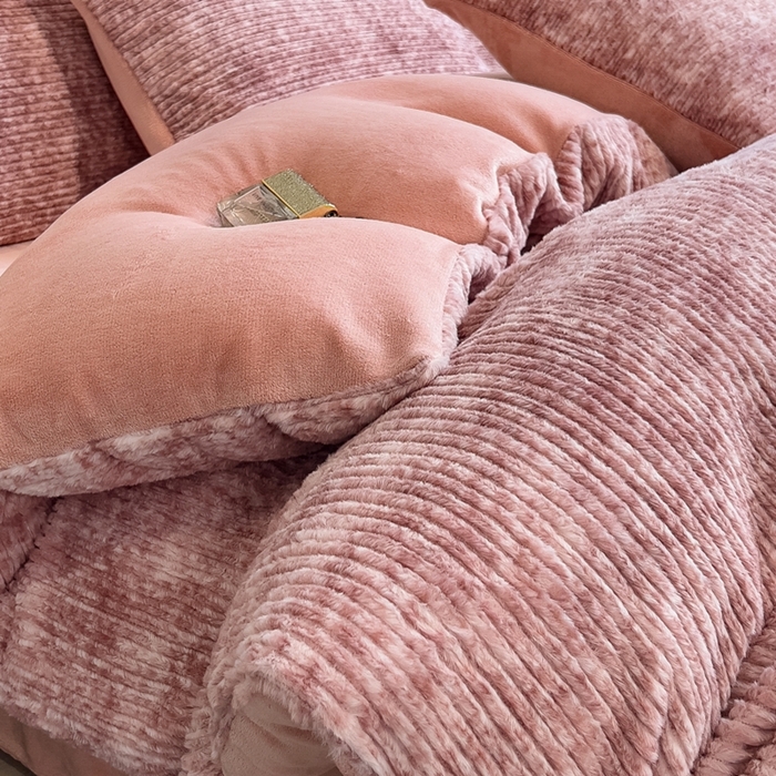 91家纺网 家纺一手货源 找家纺 印季家纺 2025新款针织兔毛条纹四件套 酒红-豆沙