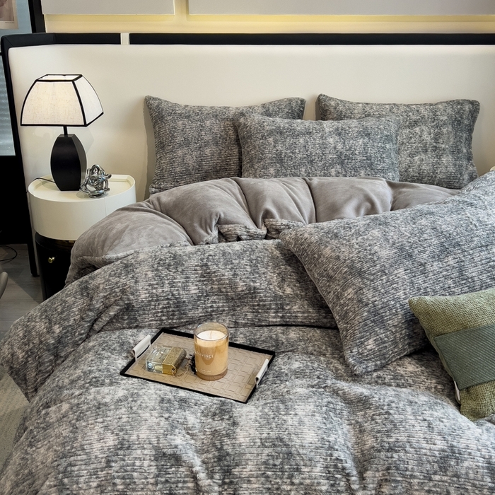 91家纺网 家纺一手货源 找家纺 印季家纺 2025新款针织兔毛条纹四件套 浅灰-马丁灰