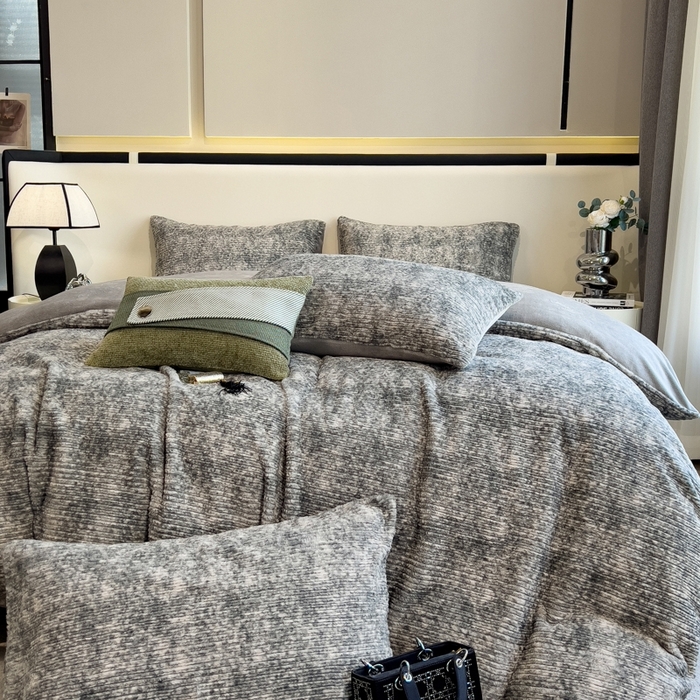 91家纺网 家纺一手货源 找家纺 印季家纺 2025新款针织兔毛条纹四件套 浅灰-马丁灰