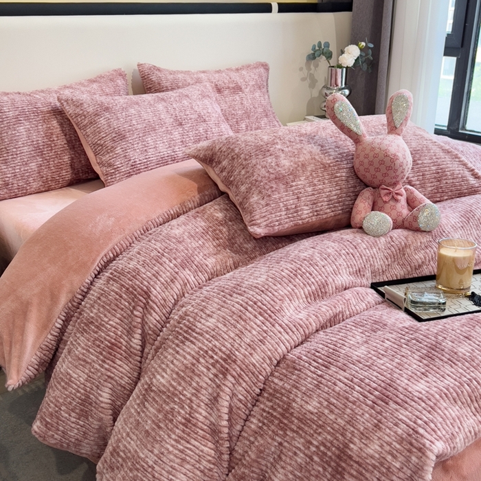 91家纺网 家纺一手货源 找家纺 印季家纺 2025新款针织兔毛条纹四件套 酒红-豆沙