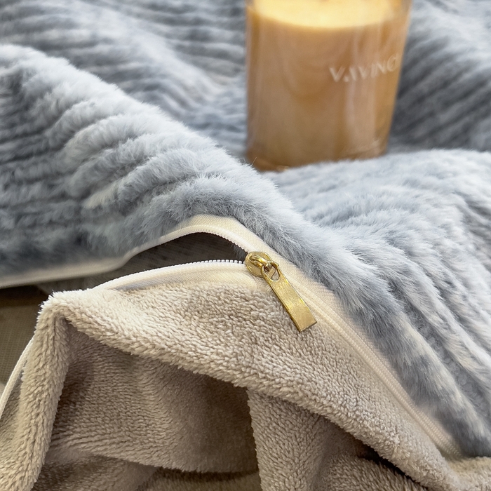 91家纺网 家纺一手货源 找家纺 印季家纺 2025新款针织兔毛条纹四件套 蓝灰-马丁灰