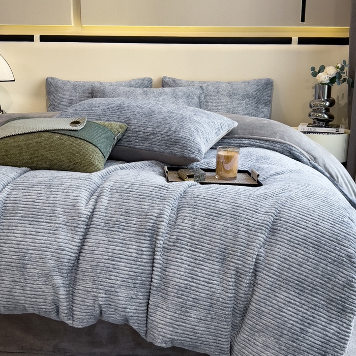 91家纺网 家纺一手货源 找家纺 印季家纺 2025新款针织兔毛条纹四件套 蓝灰-马丁灰