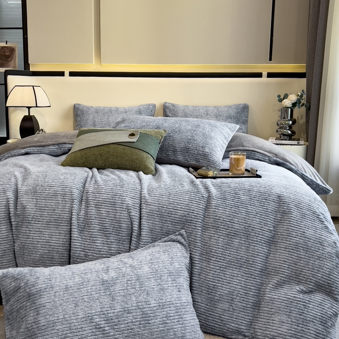 91家纺网 家纺一手货源 找家纺 印季家纺 2025新款针织兔毛条纹四件套 蓝灰-马丁灰