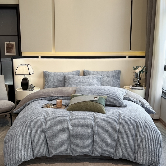 91家纺网 家纺一手货源 找家纺 印季家纺 2025新款针织兔毛条纹四件套 蓝灰-马丁灰