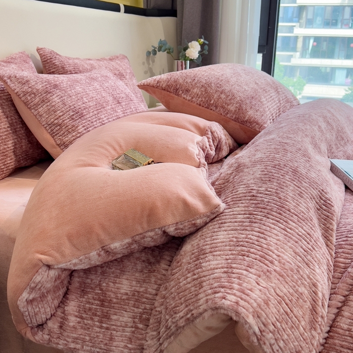 91家纺网 家纺一手货源 找家纺 印季家纺 2025新款针织兔毛条纹四件套 酒红-豆沙