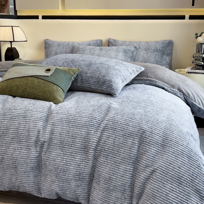 91家纺网 家纺一手货源 找家纺 印季家纺 2025新款针织兔毛条纹四件套 蓝灰-马丁灰