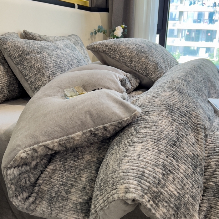 91家纺网 家纺一手货源 找家纺 印季家纺 2025新款针织兔毛条纹四件套 浅灰-马丁灰