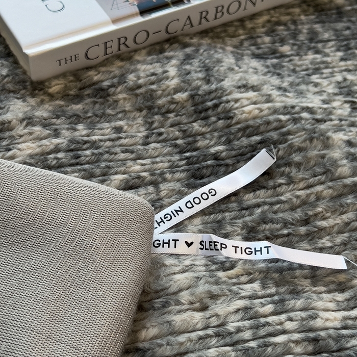 91家纺网 家纺一手货源 找家纺 印季家纺 2025新款针织兔毛条纹四件套 浅灰-马丁灰