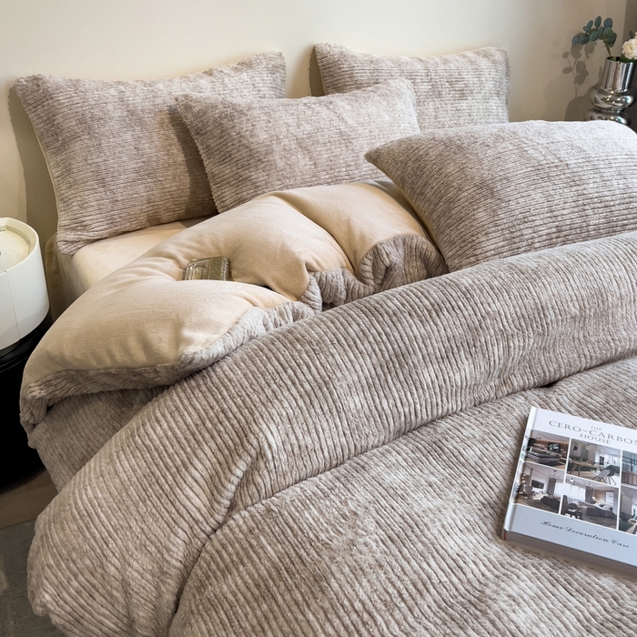 91家纺网 家纺一手货源 找家纺 印季家纺 2025新款针织兔毛条纹四件套 奶咖-浅驼