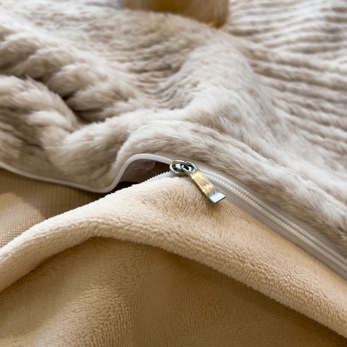 91家纺网 家纺一手货源 找家纺 印季家纺 2025新款针织兔毛条纹四件套 奶咖-浅驼