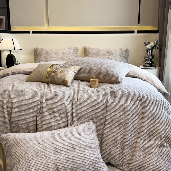 91家纺网 家纺一手货源 找家纺 印季家纺 2025新款针织兔毛条纹四件套 奶咖-浅驼