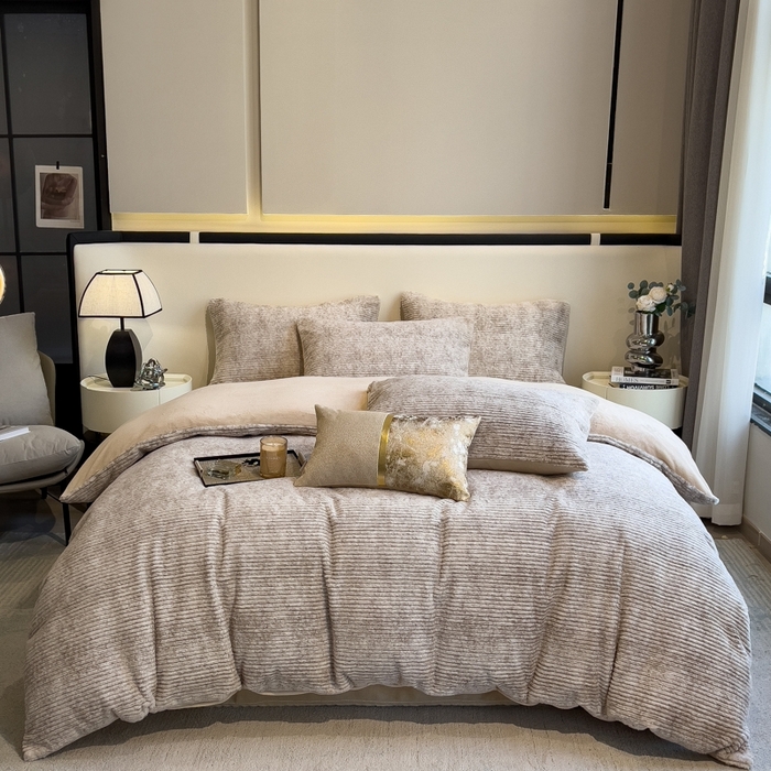 91家纺网 家纺一手货源 找家纺 印季家纺 2025新款针织兔毛条纹四件套 奶咖-浅驼