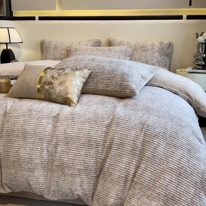 91家纺网 家纺一手货源 找家纺 印季家纺 2025新款针织兔毛条纹四件套 奶咖-浅驼