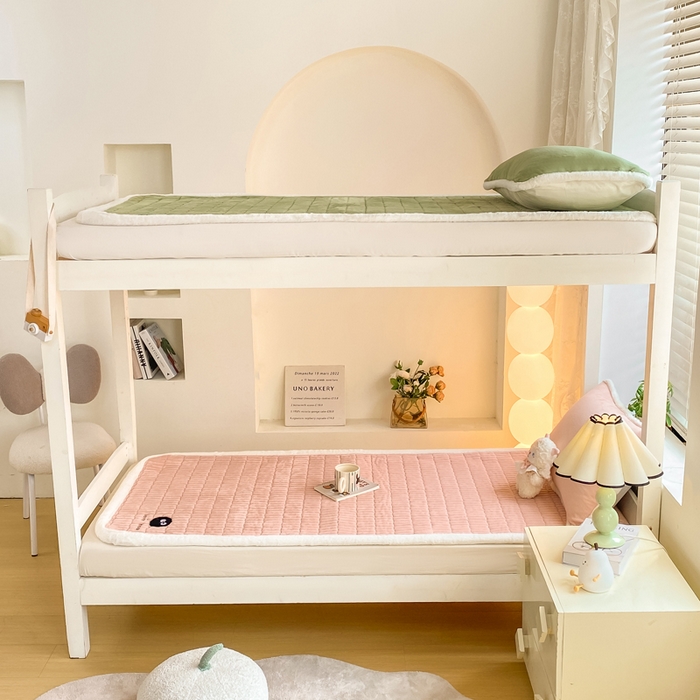 91家纺网 家纺一手货源 找家纺 梦初语 2025新款纯色牛奶绒贴布绣床垫褥冬季加绒加厚防滑学生宿舍 -直播爆款（面料175克-夹棉200克-底布80克防滑滴塑布） 煤球-玉