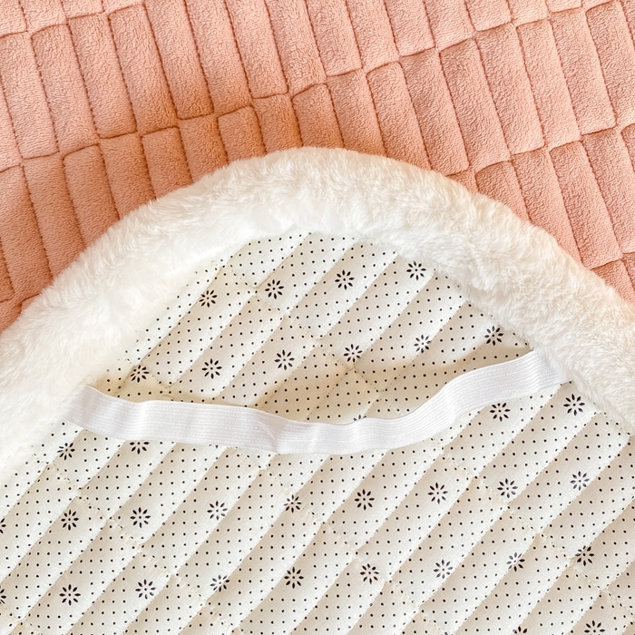 91家纺网 家纺一手货源 找家纺 梦初语 2025新款纯色牛奶绒贴布绣床垫褥冬季加绒加厚防滑学生宿舍 -直播爆款（面料175克-夹棉200克-底布80克防滑滴塑布） 煤球-玉