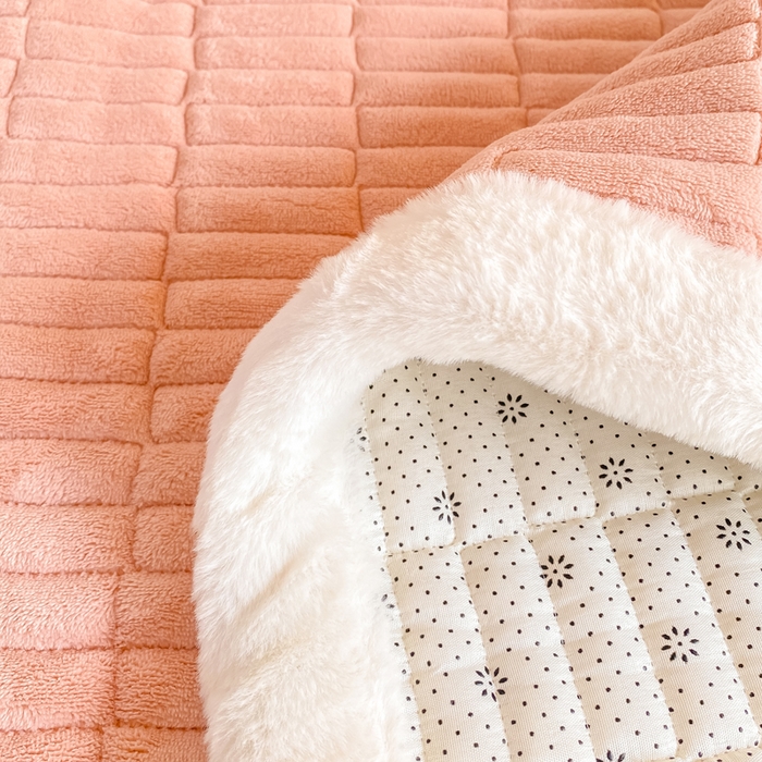 91家纺网 家纺一手货源 找家纺 梦初语 2025新款纯色牛奶绒贴布绣床垫褥冬季加绒加厚防滑学生宿舍 -直播爆款（面料175克-夹棉200克-底布80克防滑滴塑布） 煤球-玉