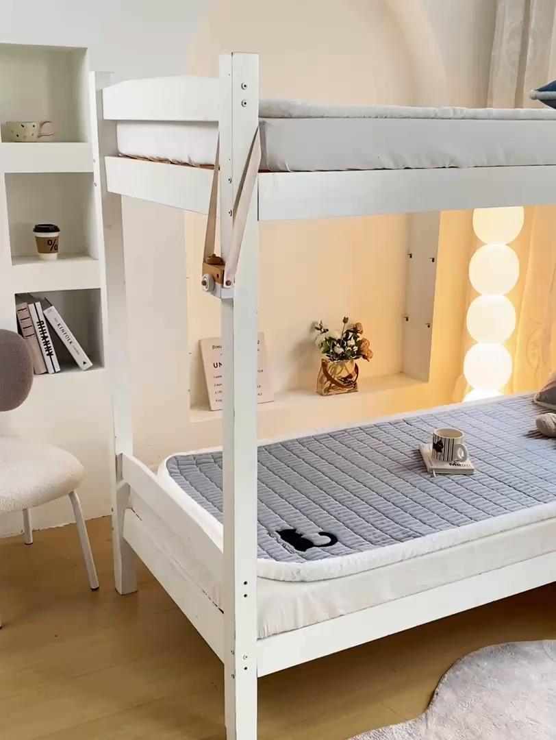 91家纺网 家纺一手货源 找家纺 梦初语 2025新款纯色牛奶绒贴布绣床垫褥冬季加绒加厚防滑学生宿舍 -直播爆款（面料175克-夹棉200克-底布80克防滑滴塑布） 猫咪-灰