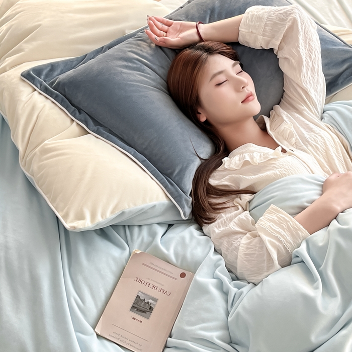 91家纺网 家纺一手货源 找家纺 润肤居 2025新款加厚婴儿绒牛奶绒四件套9斤工艺款宝宝绒 浅蓝+米白