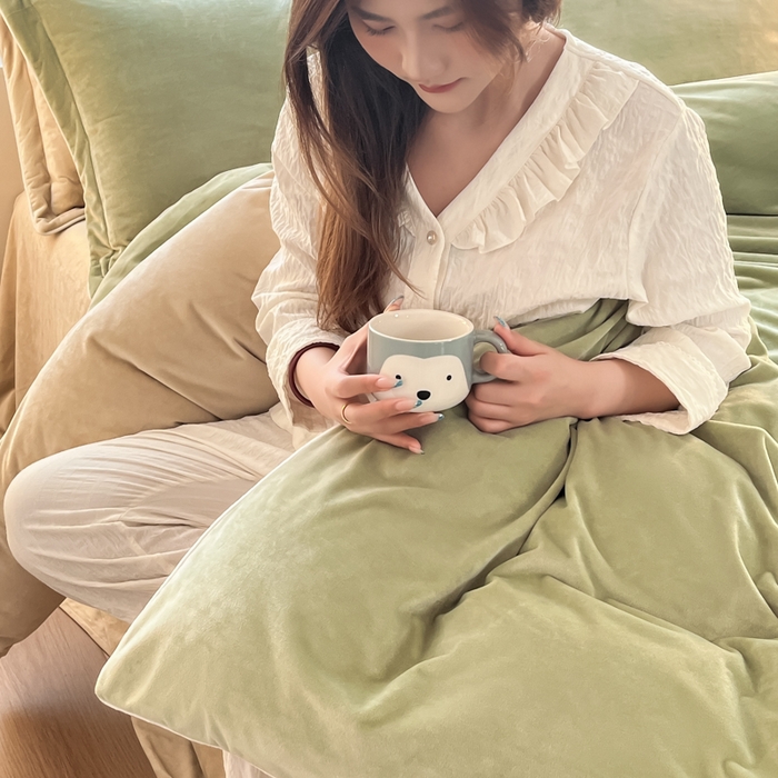 91家纺网 家纺一手货源 找家纺 润肤居 2025新款加厚婴儿绒牛奶绒四件套9斤工艺款宝宝绒 苔绿+米驼