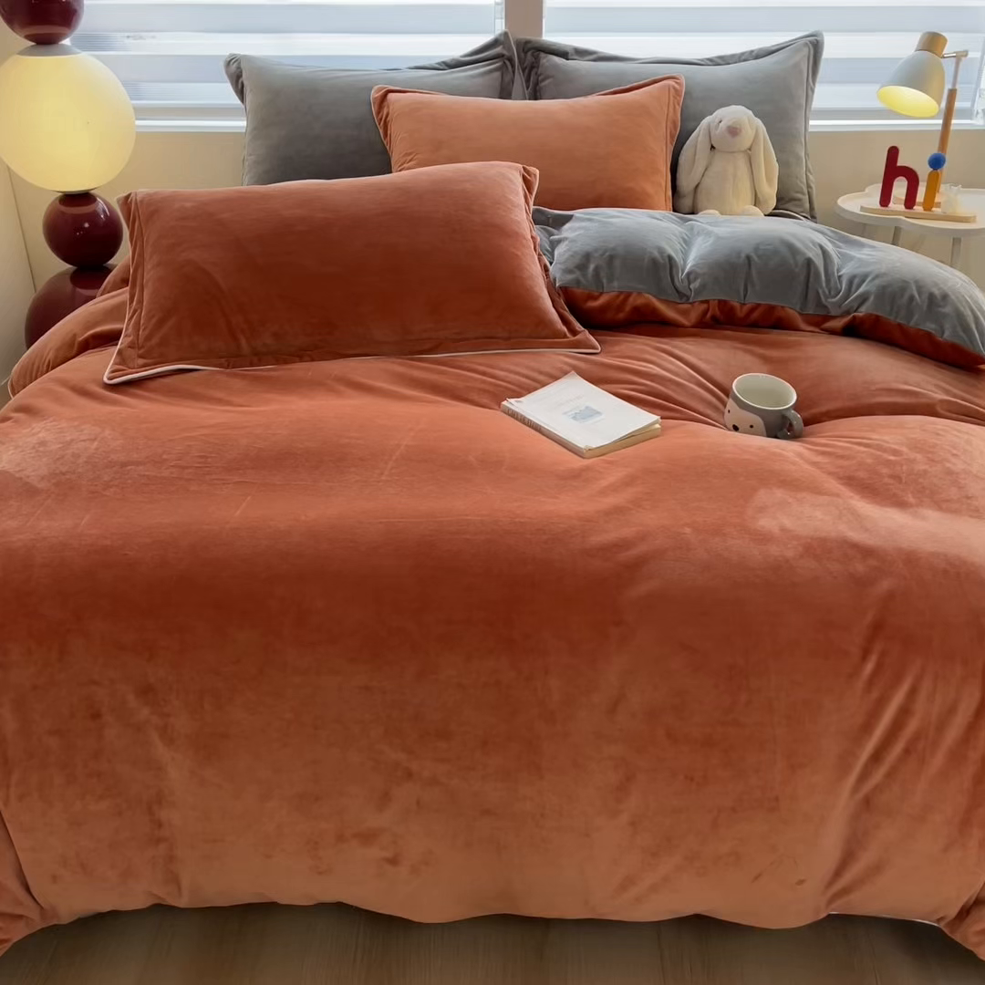 91家纺网 家纺一手货源 找家纺 润肤居 2025新款加厚婴儿绒牛奶绒四件套9斤工艺款宝宝绒 砖红+灰色