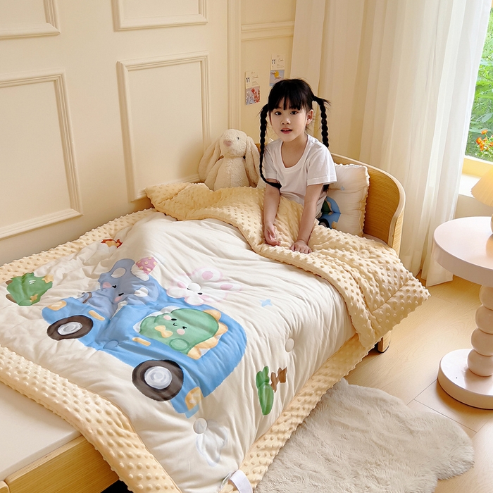 91家纺网 家纺一手货源 找家纺 鱼宝 2025新款大版针织棉豆豆被被子被芯 巴士动物