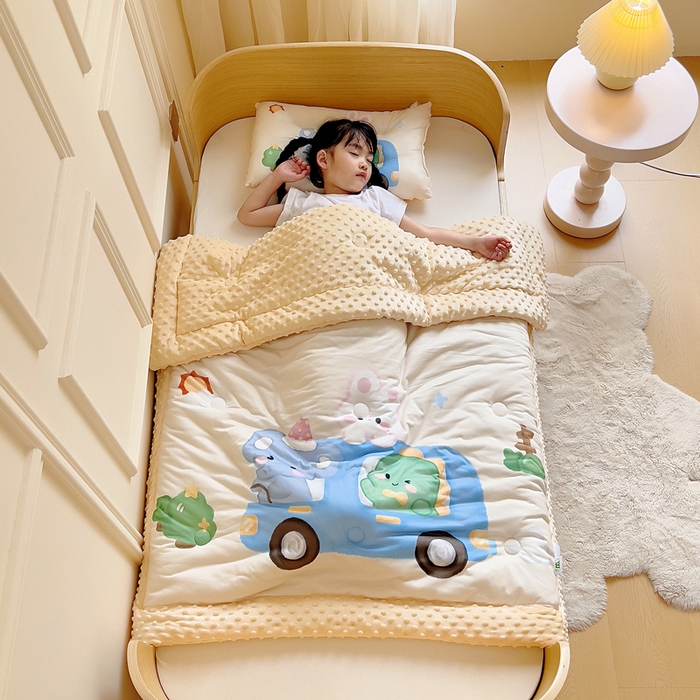 91家纺网 家纺一手货源 找家纺 鱼宝 2025新款大版针织棉豆豆被被子被芯 巴士动物