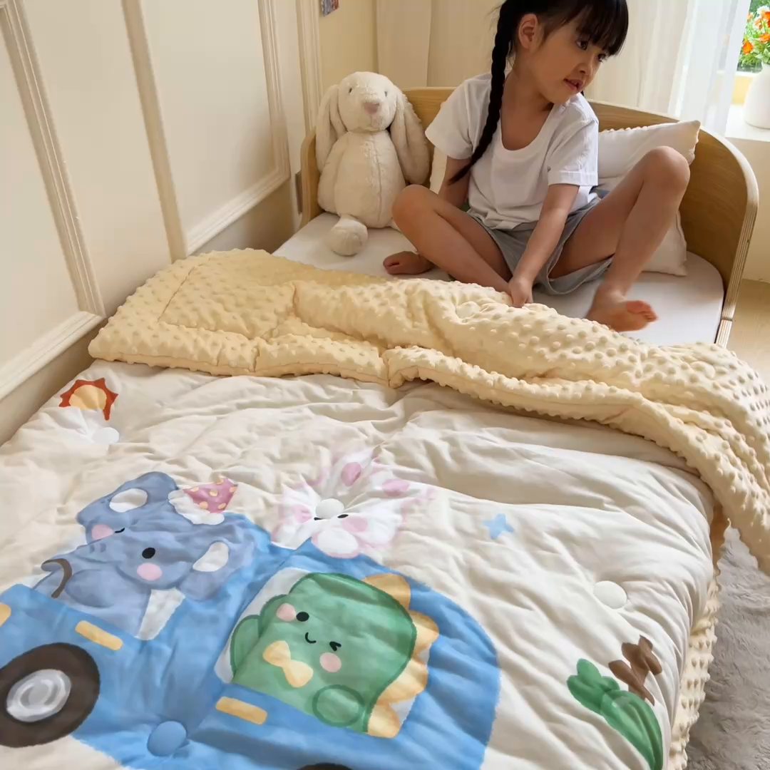 91家纺网 家纺一手货源 找家纺 鱼宝 2025新款大版针织棉豆豆被被子被芯 巴士动物