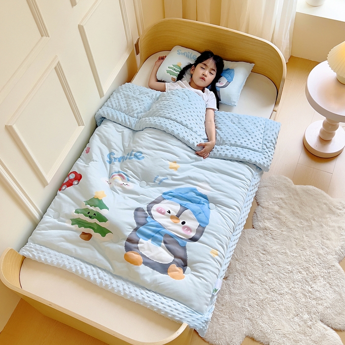 91家纺网 家纺一手货源 找家纺 鱼宝 2025新款大版针织棉豆豆被被子被芯 小企鹅