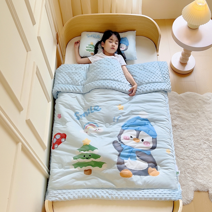 91家纺网 家纺一手货源 找家纺 鱼宝 2025新款大版针织棉豆豆被被子被芯 小企鹅