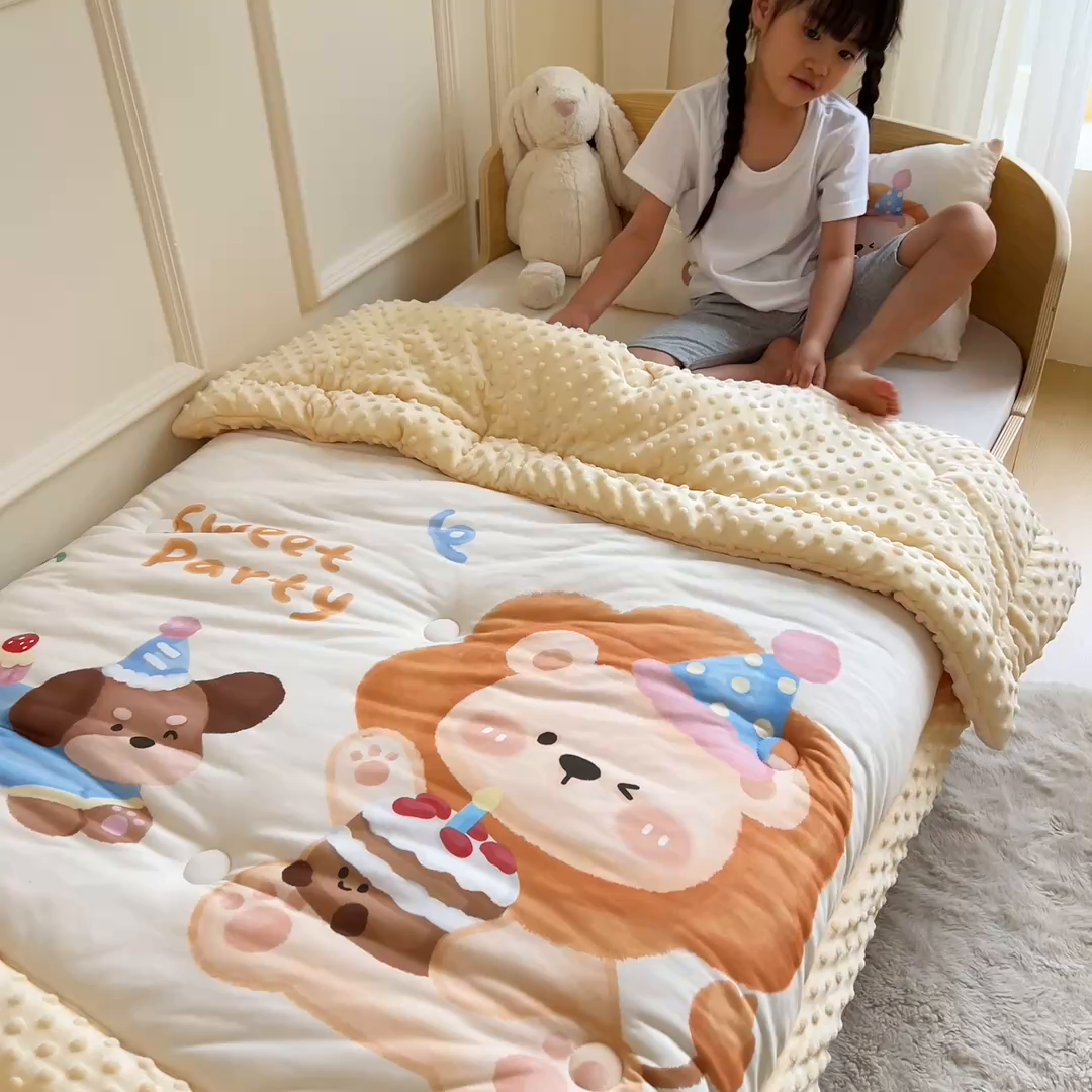 91家纺网 家纺一手货源 找家纺 鱼宝 2025新款大版针织棉豆豆被被子被芯 萌小狮