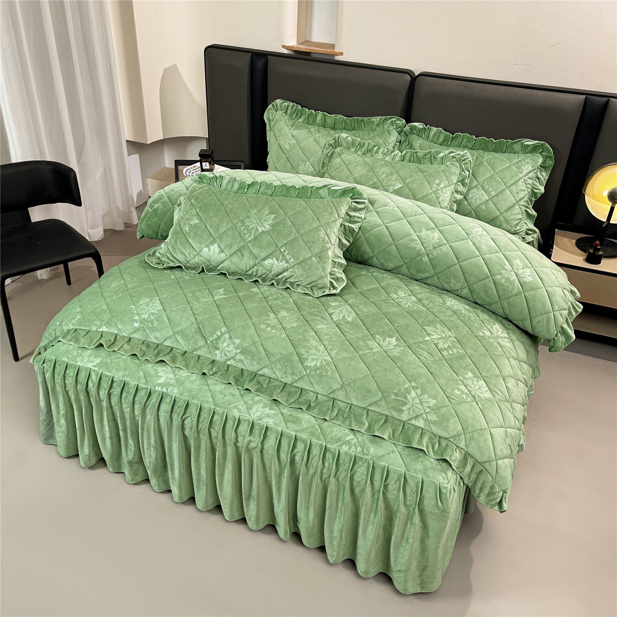 91家纺网 家纺一手货源 找家纺 屹成家纺 2025新款压花水晶绒床裙四件套 (四件套不低于210元起) 橄榄绿