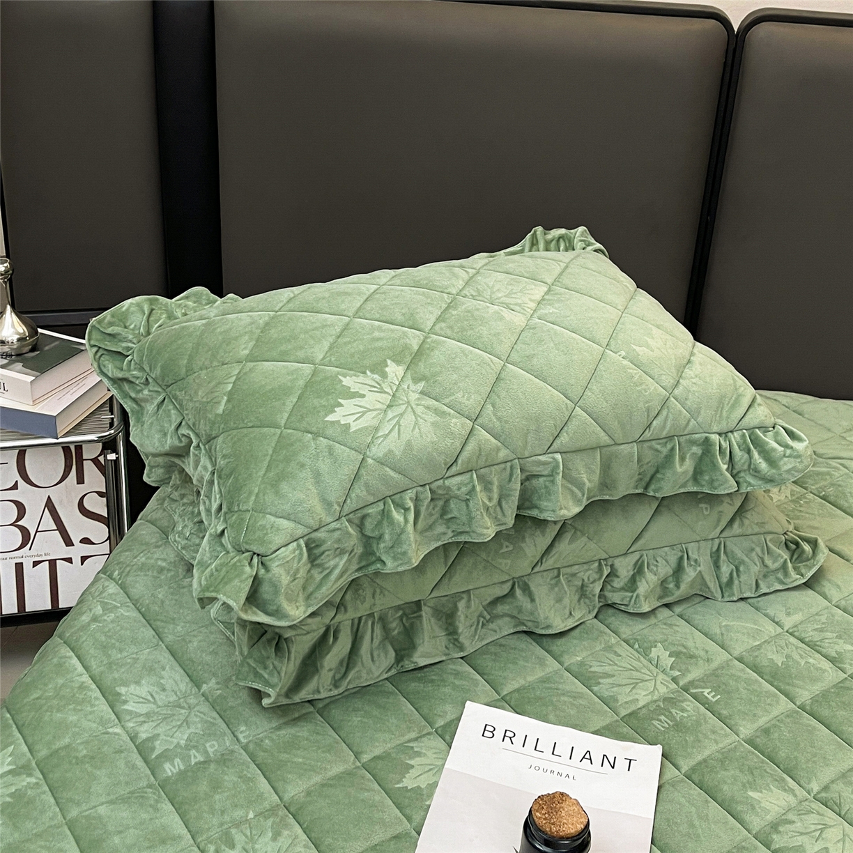 91家纺网 家纺一手货源 找家纺 屹成家纺 2025新款压花水晶绒床裙四件套 (四件套不低于210元起) 橄榄绿