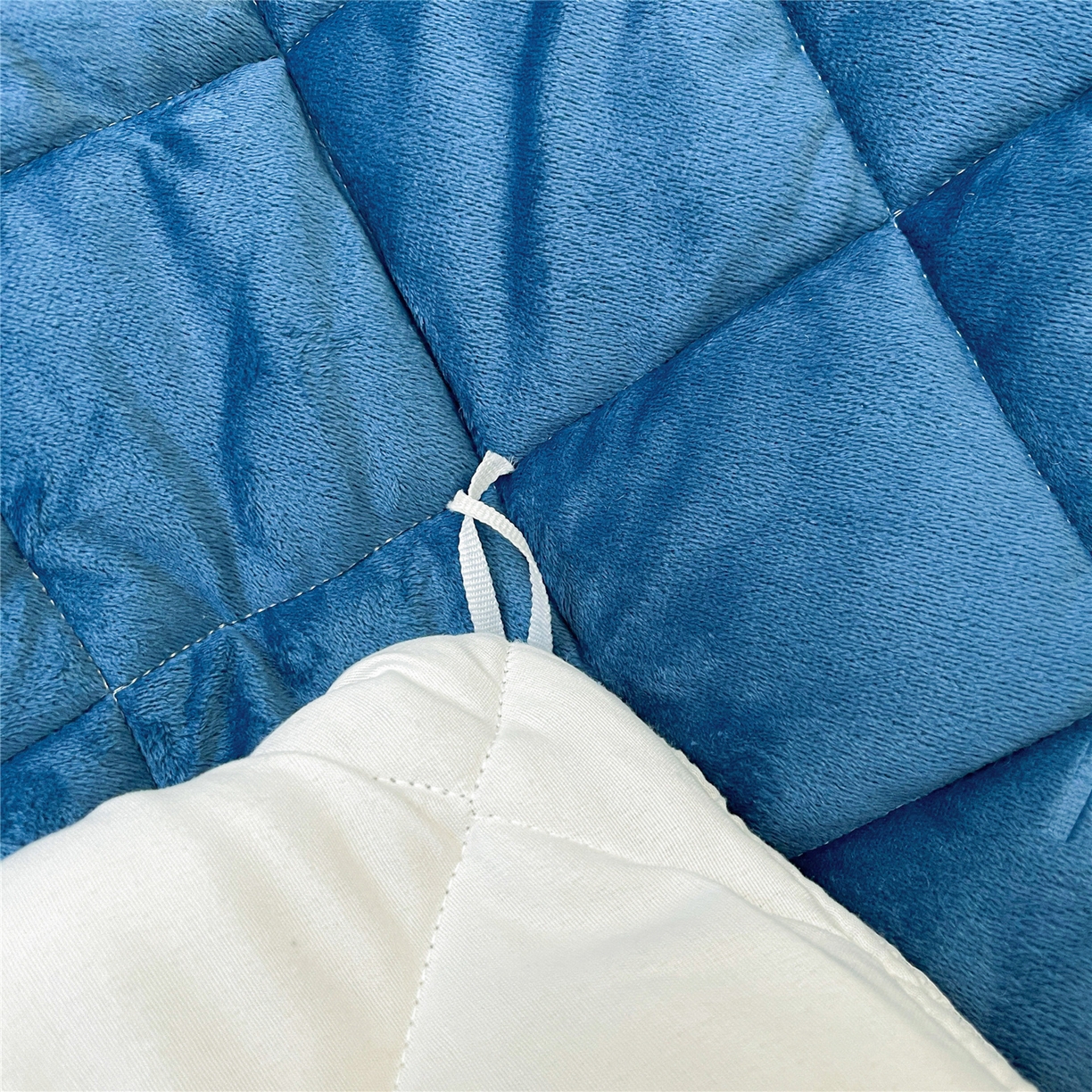 91家纺网 家纺一手货源 找家纺 屹成家纺 2025新款压花水晶绒床裙四件套 (四件套不低于210元起) 蔚蓝