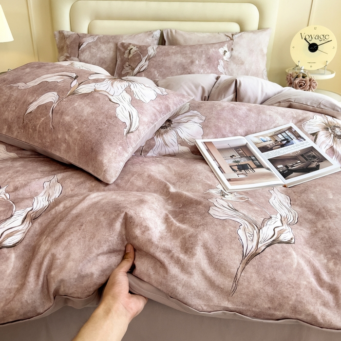 91家纺网 家纺一手货源 找家纺 印季家纺 2025新款数码印花全棉纯棉加厚磨毛四件套 浮生（粉）