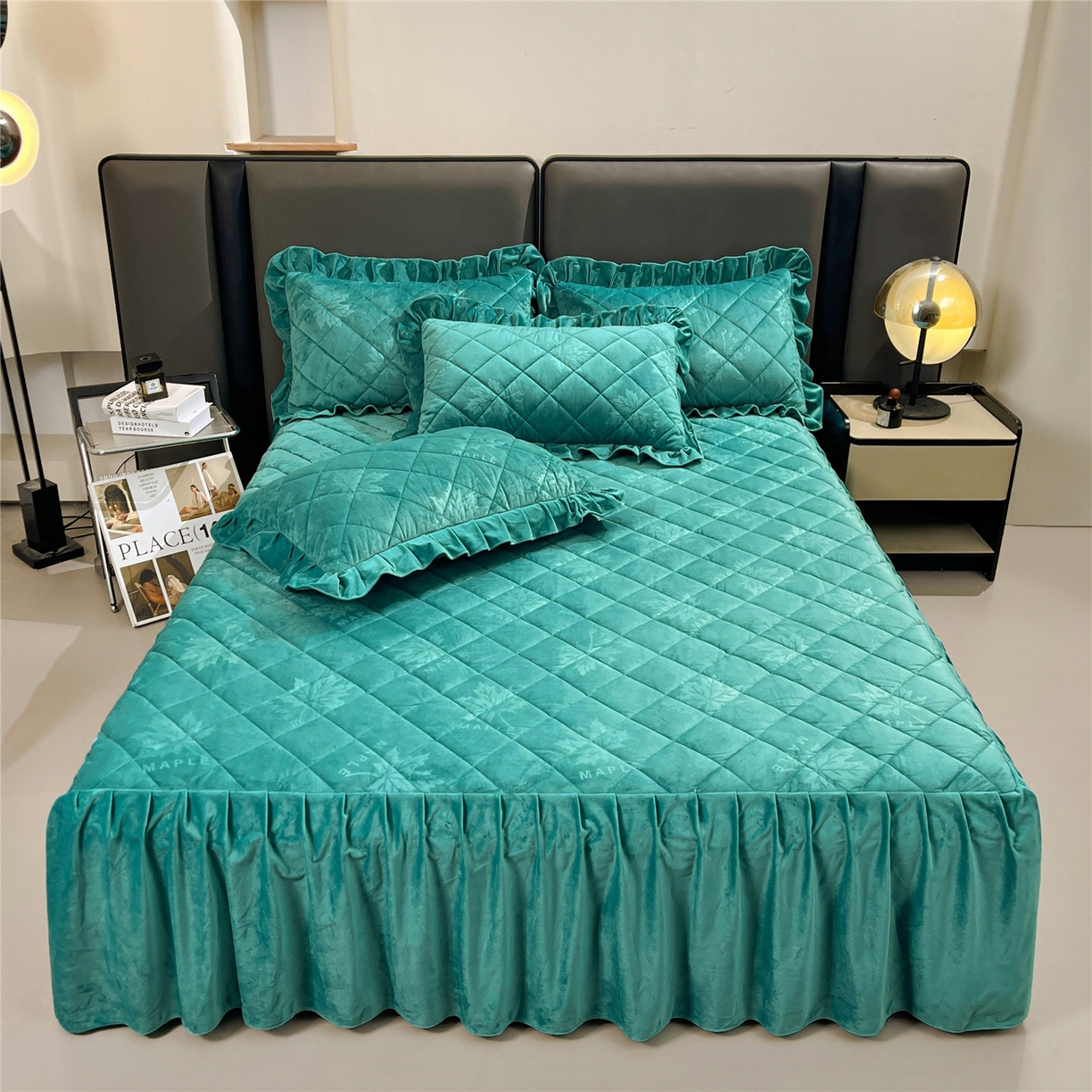 91家纺网 家纺一手货源 找家纺 （总）屹成家纺 2025新款压花水晶绒床裙三件套 (床裙单件不低于95元起)