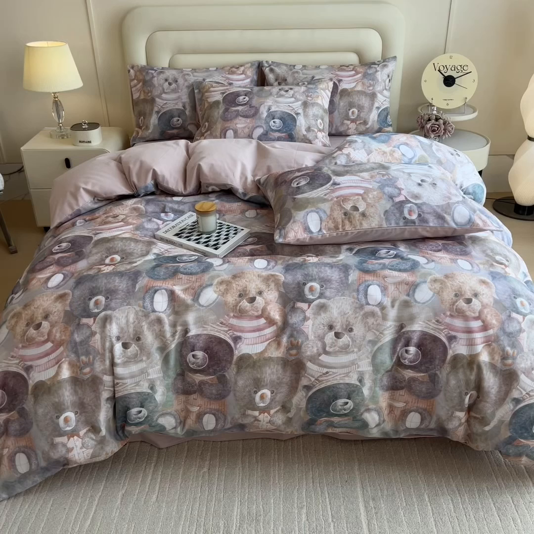 91家纺网 家纺一手货源 找家纺 印季家纺 2025新款数码印花全棉纯棉加厚磨毛四件套 梦幻熊熊（桔）