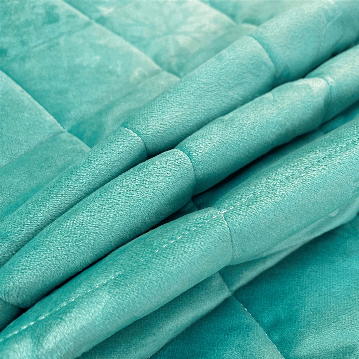 91家纺网 家纺一手货源 找家纺 屹成家纺 2025新款压花水晶绒床裙三件套 (床裙单件不低于95元起) 翡翠绿