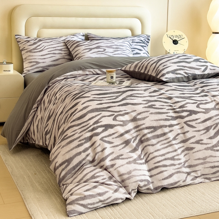 91家纺网 家纺一手货源 找家纺 印季家纺 2025新款数码印花全棉纯棉加厚磨毛四件套 星光条纹（灰）