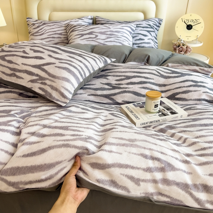 91家纺网 家纺一手货源 找家纺 印季家纺 2025新款数码印花全棉纯棉加厚磨毛四件套 星光条纹（灰）