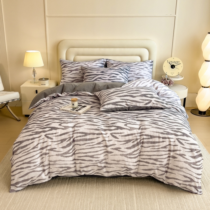 91家纺网 家纺一手货源 找家纺 印季家纺 2025新款数码印花全棉纯棉加厚磨毛四件套 星光条纹（灰）