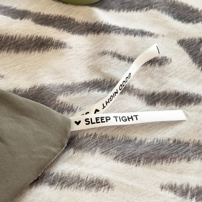 91家纺网 家纺一手货源 找家纺 印季家纺 2025新款数码印花全棉纯棉加厚磨毛四件套 星光条纹（灰）